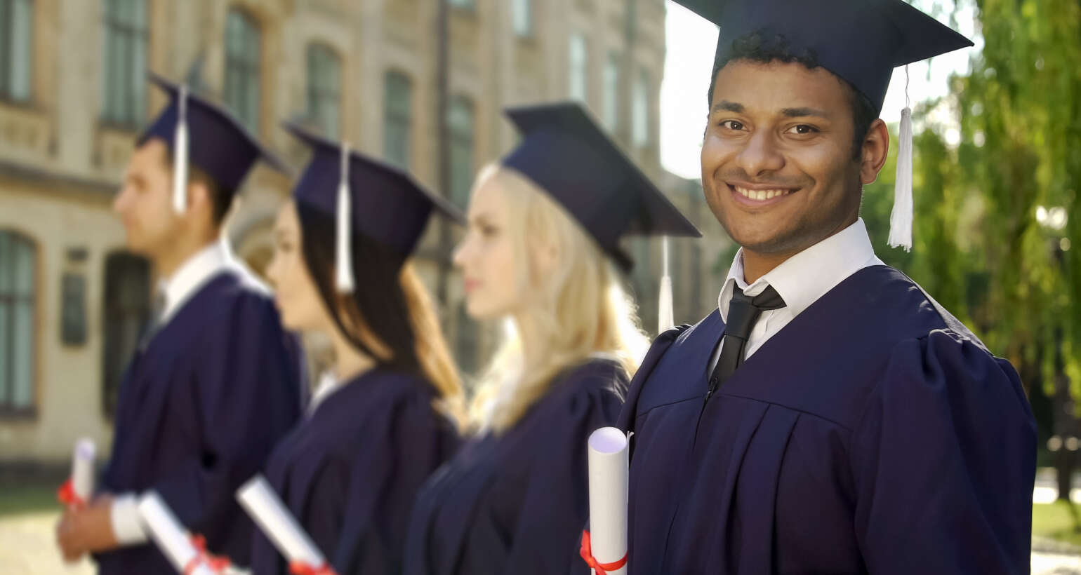 CANADA IMMIGRATION MINISTER ‘SEAN FRASER’ HAS ANNOUNCED AN EXTENSION OF WORK PERMITS FOR PGWP HOLDERS