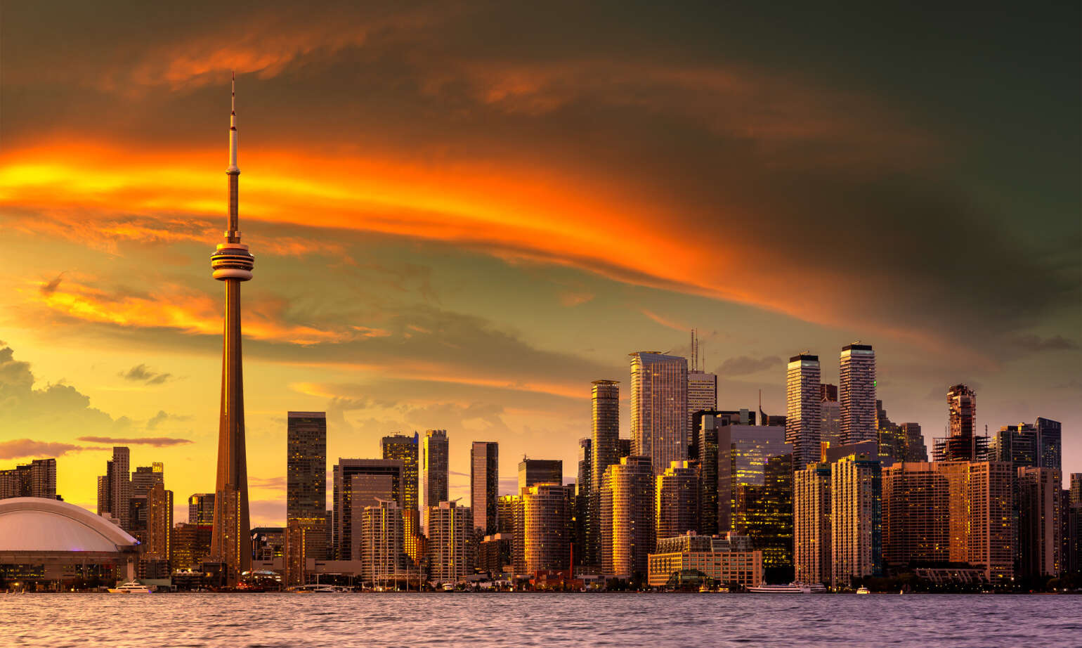 CANADA WELCOMES IMMIGRANTS